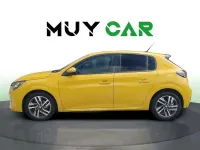 Usado Peugeot 208 Allure 102 CV (75 kW) 2020 Amarillo Utilitario
