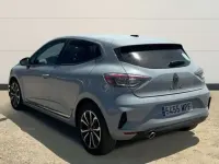 Usado Renault Clio V Techno 90 CV (66 kW) 2024 Gris Berlina