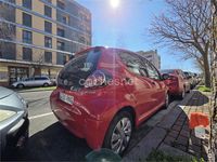 Usado Toyota Aygo City 68 CV (50 kW) 2012 Rojo Utilitario