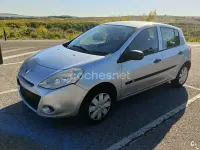 Usado Renault Clio IV 75 CV (55 kW) 2012 Gris / plata Berlina