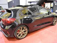 Usado Ford Focus ST 280 CV (205 kW) 2022 Negro Utilitario