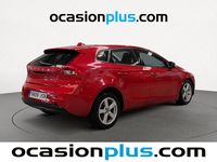 Usado Volvo V40 Kinetic 115 CV (84 kW) 2015 Rojo Familiar