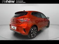 Usado Renault Clio V Techno 90 CV (66 kW) 2024 Rojo Berlina