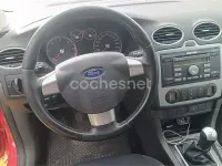 Usado Ford Focus Sport 136 CV (100 kW) 2005 Rojo Berlina