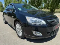 Usado Opel Astra Excellence 165 CV (121 kW) 2012 Negro Berlina