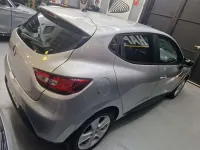 Usado Renault Clio IV 90 CV (66 kW) 2015 Plateado Utilitario