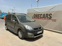 Usado Peugeot Partner Tepee Outdoor 100 CV (73 kW) 2015 Gris / plata Monovolumen