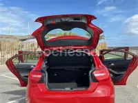Usado Mercedes A180 Urban 109 CV (80 kW) 2014 Rojo Utilitario
