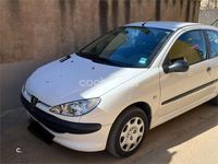 Usado Peugeot 206 75 CV (55 kW) 2004 Blanco Berlina