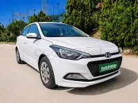 Usado Hyundai i20 84 CV (61 kW) 2016 Blanco Berlina