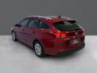 Usado Hyundai i30 119 CV (87 kW) 2022 Rojo Familiar