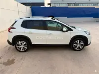 Usado Peugeot 2008 Allure 120 CV (88 kW) 2017 Blanco SUV