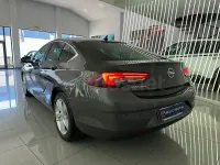 Usado Opel Insignia Business 122 CV (89 kW) 2023 Gris / plata Berlina