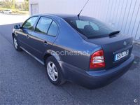 Usado Skoda Octavia Ambiente 102 CV (75 kW) 2004 Verde Berlina