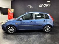 Usado Ford Fiesta Ambiente 68 CV (50 kW) 2006 Azul Utilitario