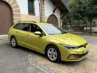 Usado VW Golf VIII Life 115 CV (84 kW) 2021 Amarillo Familiar