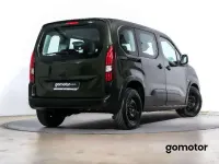 Usado Peugeot Rifter Allure 101 CV (74 kW) 2025 Verde Monovolumen