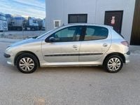 Usado Peugeot 206 70 CV (51 kW) 2003 Gris / plata Berlina