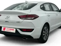 Usado Hyundai i30 120 CV (88 kW) 2020 Blanco