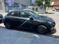 Begagnad Peugeot e-208 Active 100 kW (136 HK) 2020 Svart Halvkombi