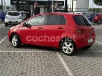 Usado Toyota Yaris 90 CV (66 kW) 2009 Rojo Utilitario