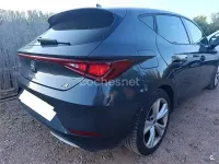 Usado Seat Leon FR 110 CV (80 kW) 2024 Gris / plata Berlina