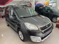 Usado Peugeot Partner Tepee Active 120 CV (88 kW) 2016 Gris / plata Monovolumen