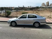 Usado Skoda Octavia Ambiente 90 CV (66 kW) 2004 Gris / plata Berlina
