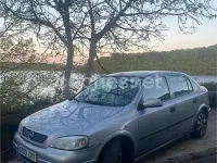 Usado Opel Astra Edition 100 CV (73 kW) 2003 Gris / plata Berlina