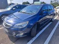 Usado Opel Astra Business 110 CV (80 kW) 2014 Azul Familiar