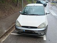 Usado Ford Focus Trend 90 CV (66 kW) 2004 Blanco Berlina