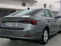 Usado Skoda Octavia Ambition 131 CV (96 kW) 2022 Gris Utilitario