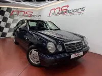 Usado Mercedes E240 Elegance 170 CV (125 kW) 1998 Azul Berlina