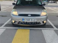 Usado Ford Fiesta 68 CV (50 kW) 2005 Beige Utilitario