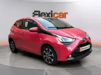 Usado Toyota Aygo X-play 72 CV (52 kW) 2019 Rojo Utilitario