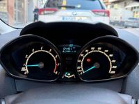 Usado Ford Fiesta Trend 101 CV (74 kW) 2016 Plateado Utilitario