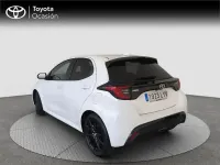 Usado Toyota Yaris Hybrid Style 116 CV (85 kW) 2022 Blanco Monovolumen