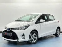 Usado Toyota Yaris Hybrid Active 100 CV (73 kW) 2016 Blanco Berlina