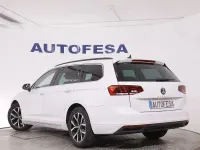 Usado VW Passat Executive 122 CV (89 kW) 2023 Blanco Familiar