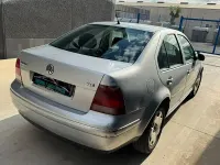 Usado VW Bora Trendline 110 CV (80 kW) 2003 Gris / plata Berlina