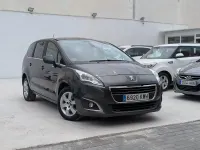 Usado Peugeot 5008 Active 115 CV (84 kW) 2013 Gris / plata Monovolumen
