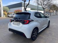 Używany Toyota Yaris Hybrid Plus 116 KM (85 kW) 2022 Biały Sedan/Limuzyna