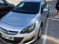 Usado Opel Astra Selective 110 CV (80 kW) 2014 Gris Utilitario