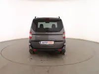 Usado Ford Tourneo Courier Titanium 100 CV (73 kW) 2018 Gris / plata Monovolumen