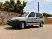 Usado Peugeot Partner Tepee Access 75 CV (55 kW) 2011 Gris / plata Monovolumen