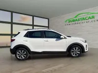 Usado Kia Stonic 101 CV (74 kW) 2022 Blanco SUV