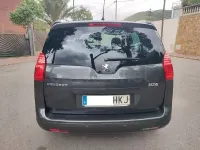 Usado Peugeot 5008 Allure 163 CV (119 kW) 2012 Gris / plata Monovolumen