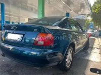 Usado Audi A4 125 CV (91 kW) 1995 Verde Berlina