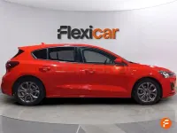 Usado Ford Focus ST-Line 125 CV (91 kW) 2022 Rojo Berlina