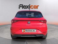 Usado Seat Leon Style 110 CV (80 kW) 2022 Rojo Familiar